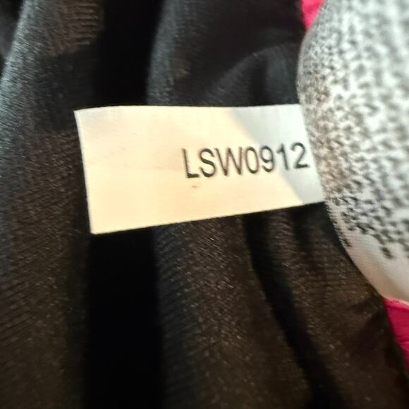 NWT Lolë Step Running Short Womens S Storm Broken Stripe Dolphin Hem Activewear - Picture 10 of 12